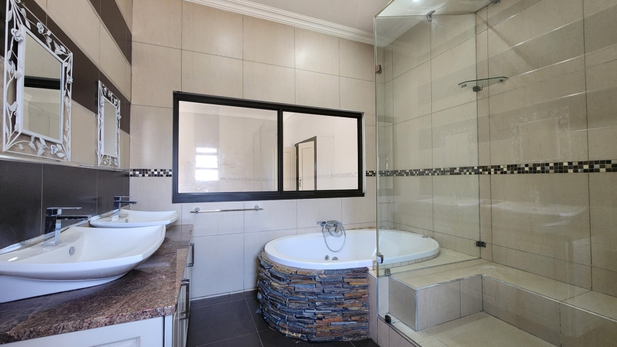 To Let 6 Bedroom Property for Rent in Tuscany Ridge North West